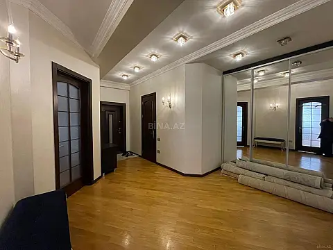 Satılır 3 otaqlı mənzil 130 m²