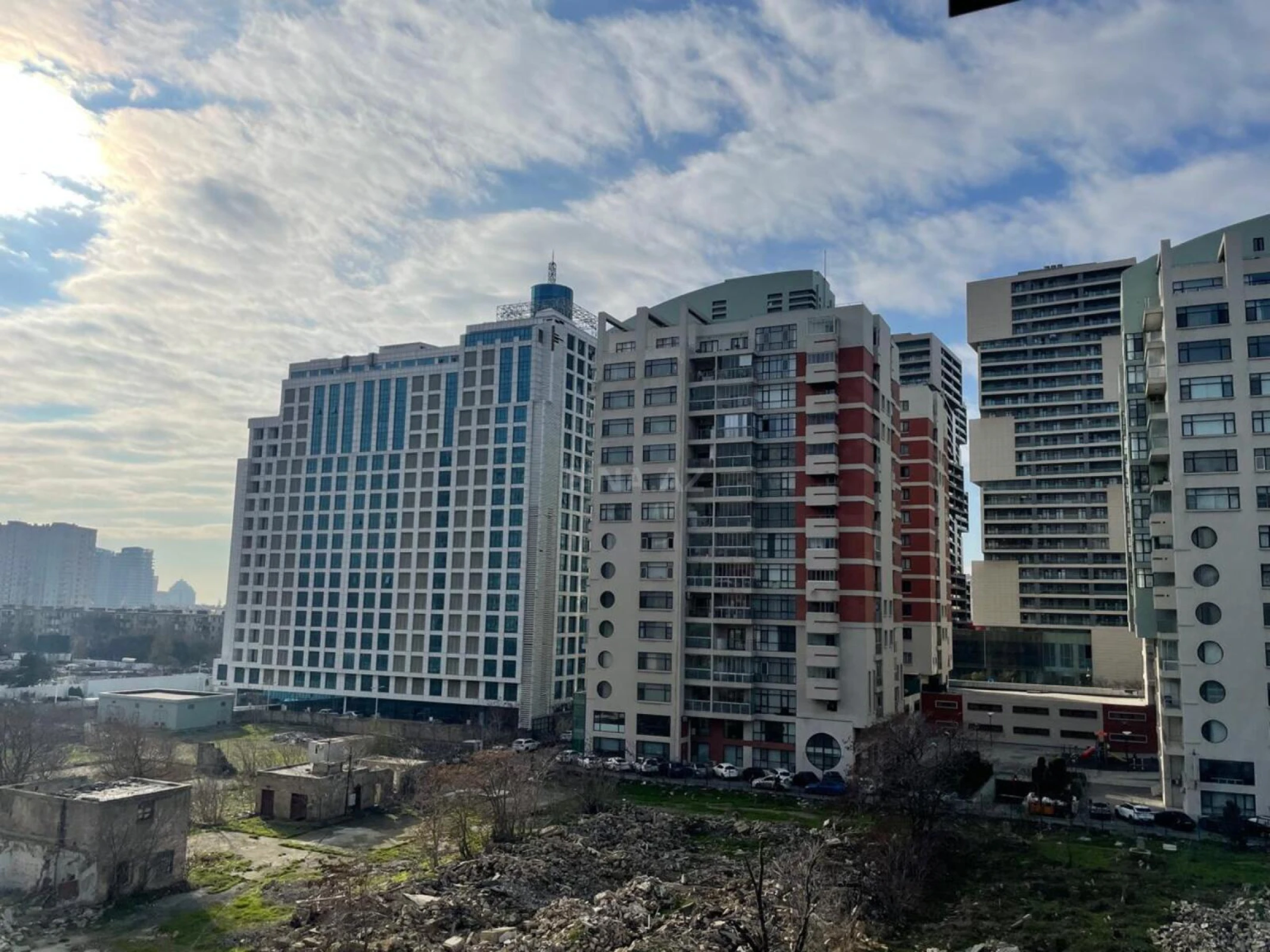 Satılır 3 otaqlı mənzil 130 m²