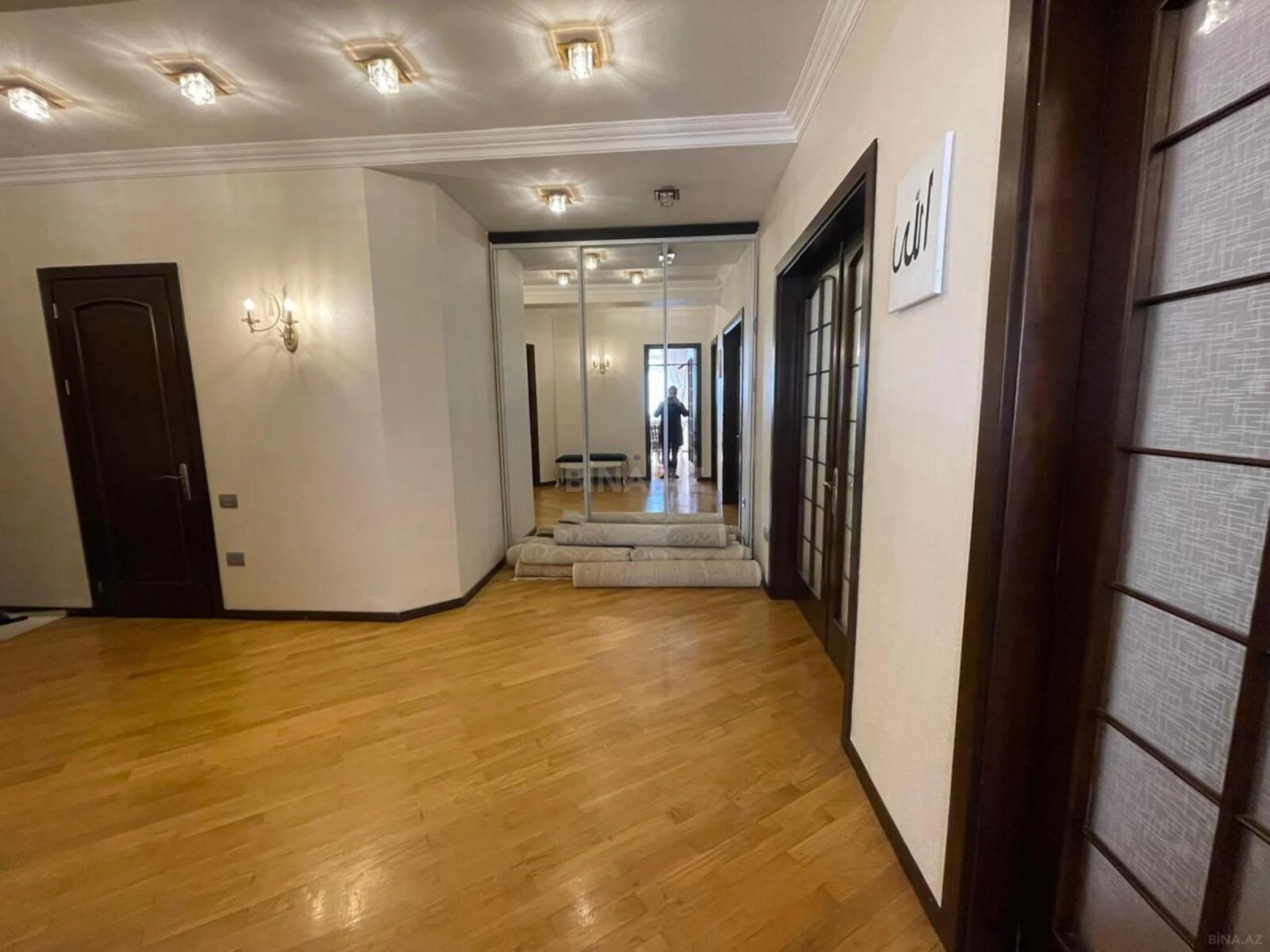 Satılır 3 otaqlı mənzil 130 m²