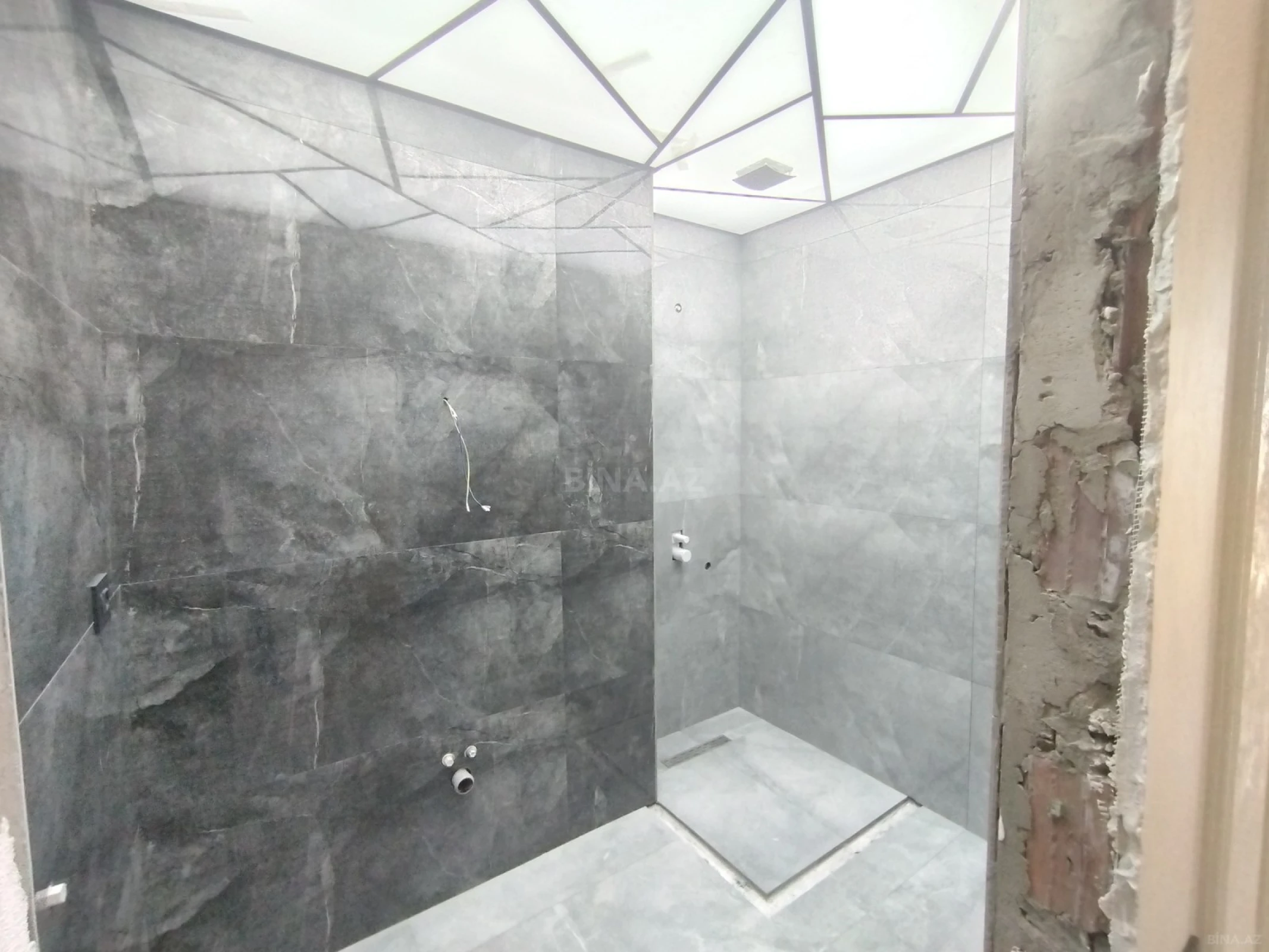 Satılır 2 otaqlı mənzil 90 m²