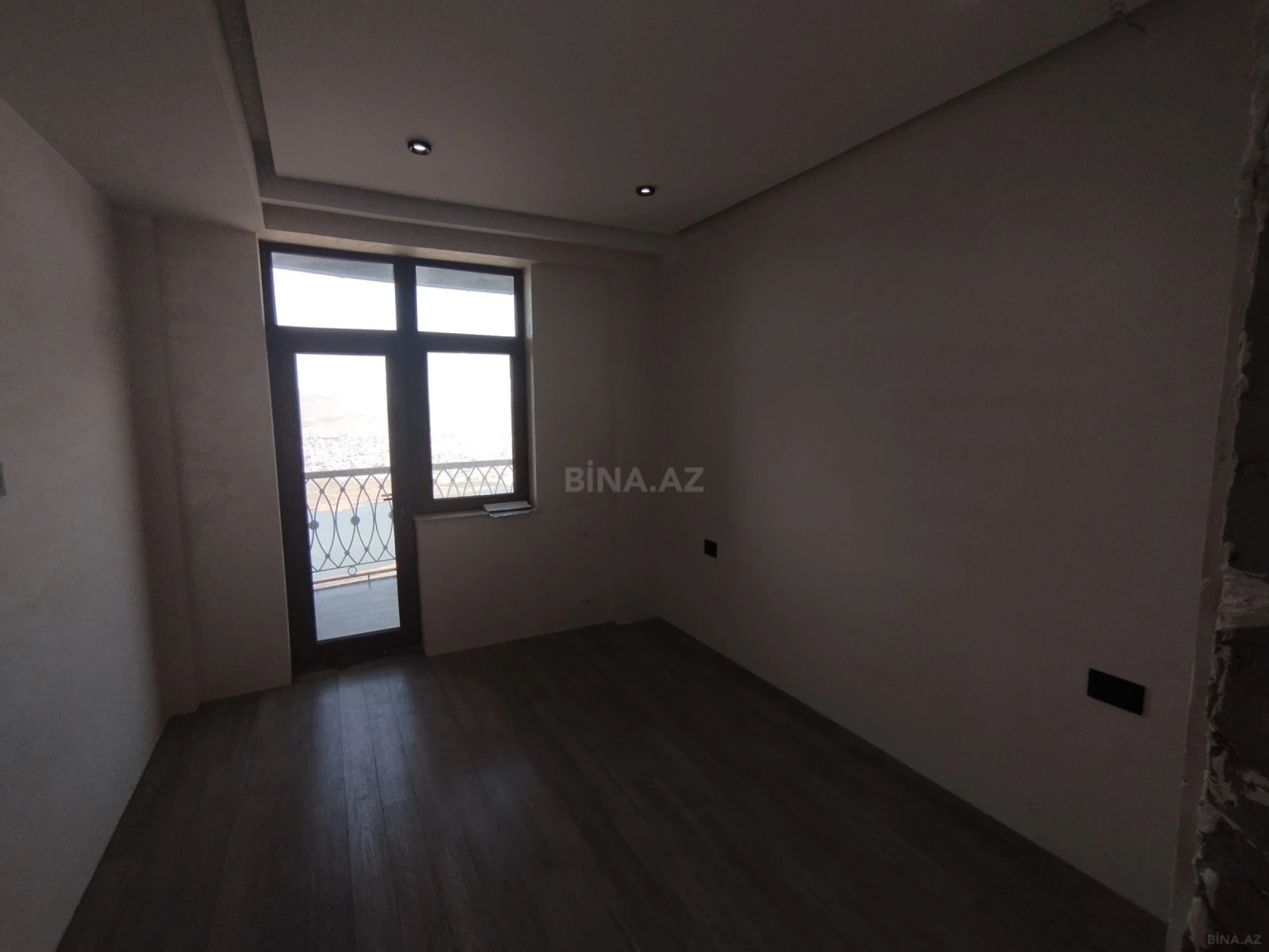 Satılır 2 otaqlı mənzil 90 m²