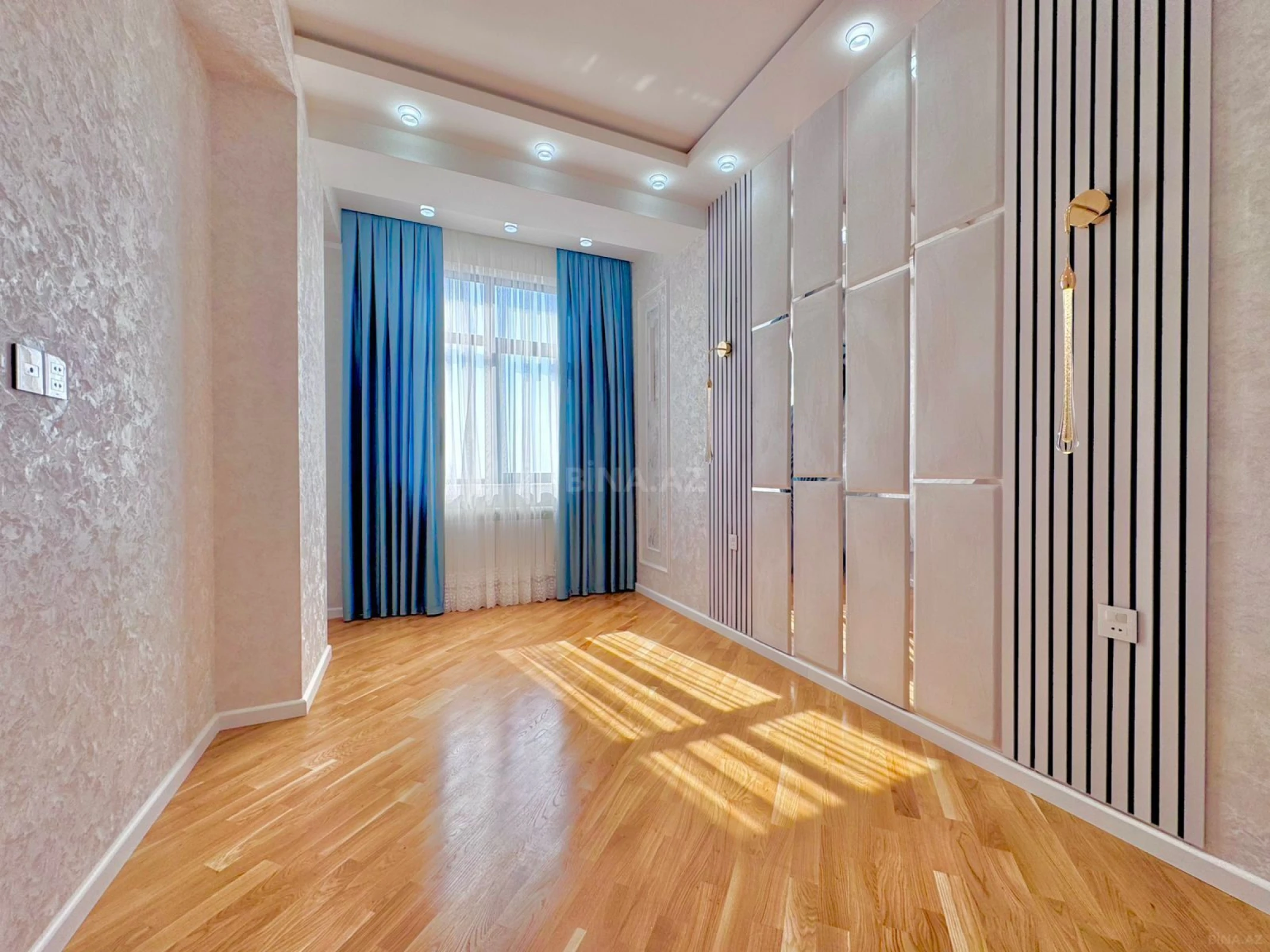 Satılır 2 otaqlı mənzil 77 m²