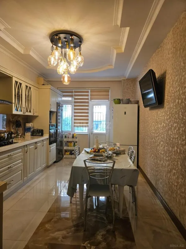Satılır 4 otaqlı mənzil 203 m²