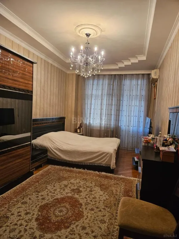 Satılır 4 otaqlı mənzil 203 m²