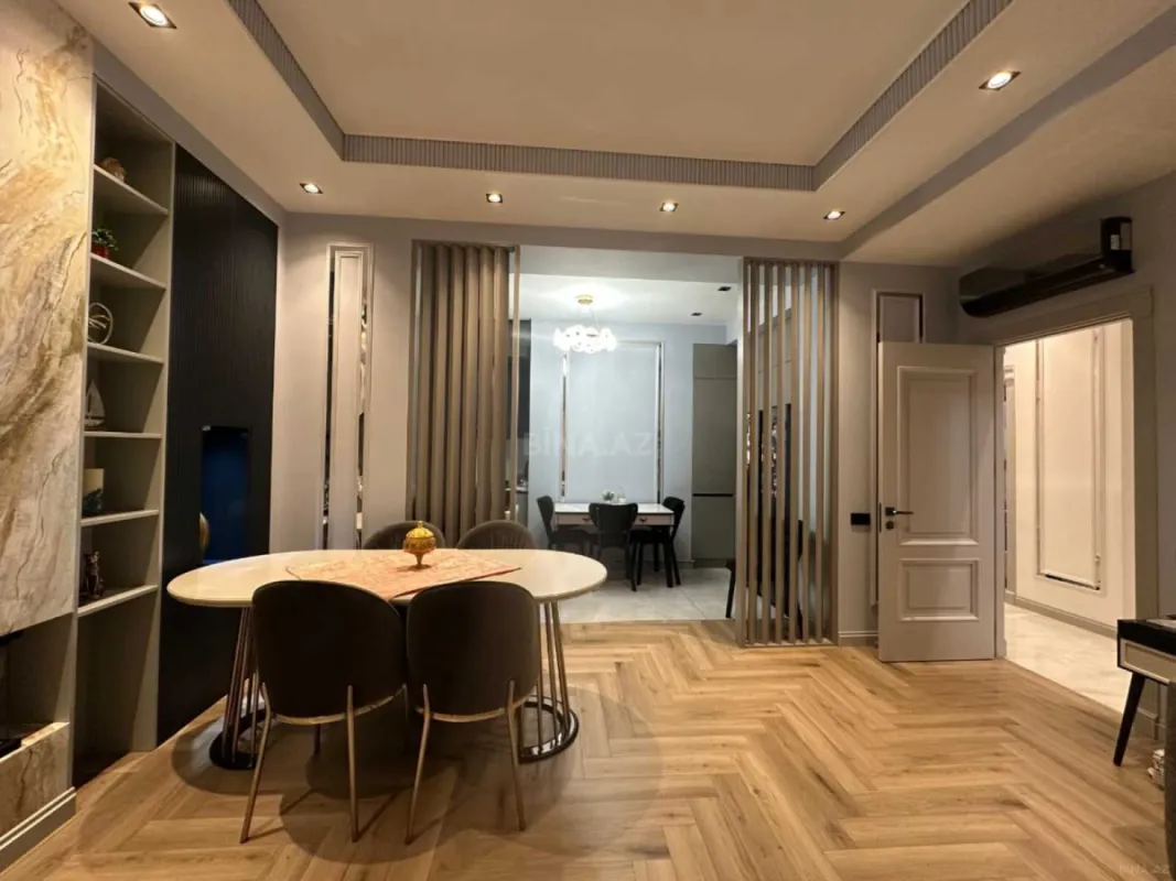 Satılır 4 otaqlı mənzil 135 m²