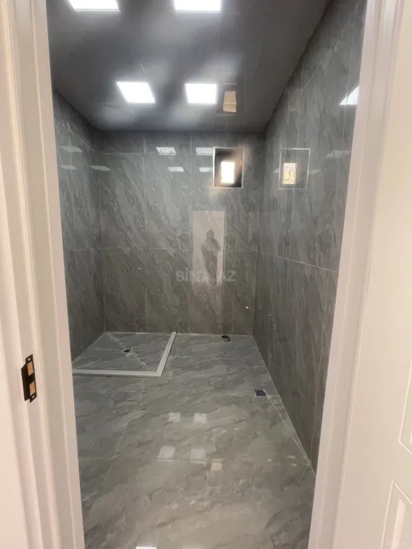 Satılır 5 otaqlı həyət evi 220 m²