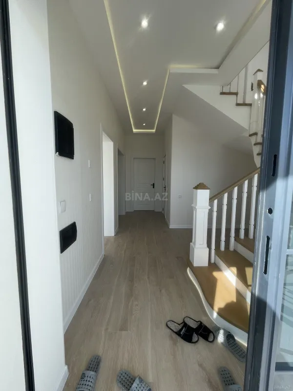 Satılır 5 otaqlı həyət evi 220 m²