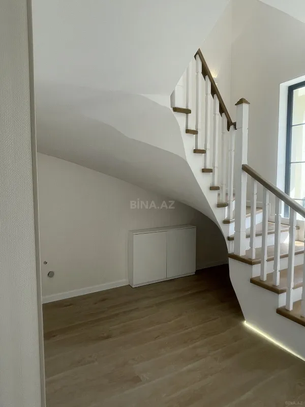 Satılır 5 otaqlı həyət evi 220 m²