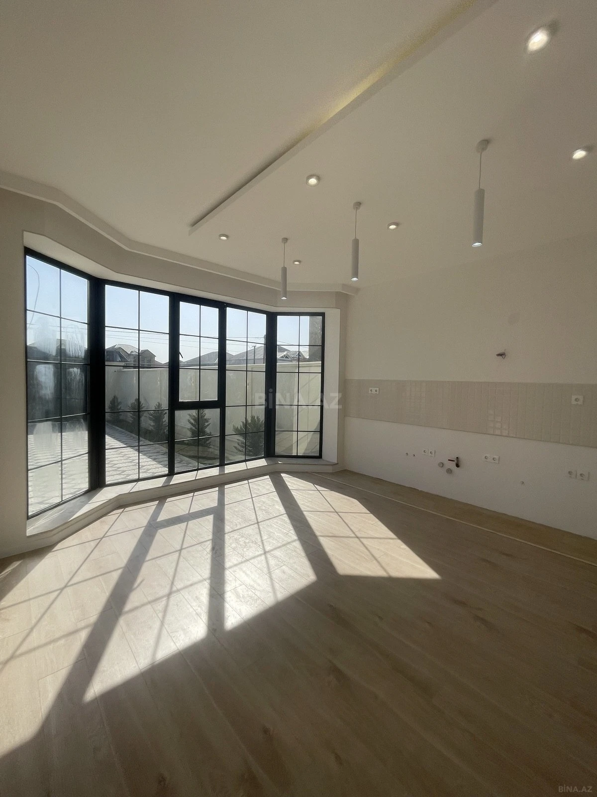 Satılır 5 otaqlı həyət evi 220 m²