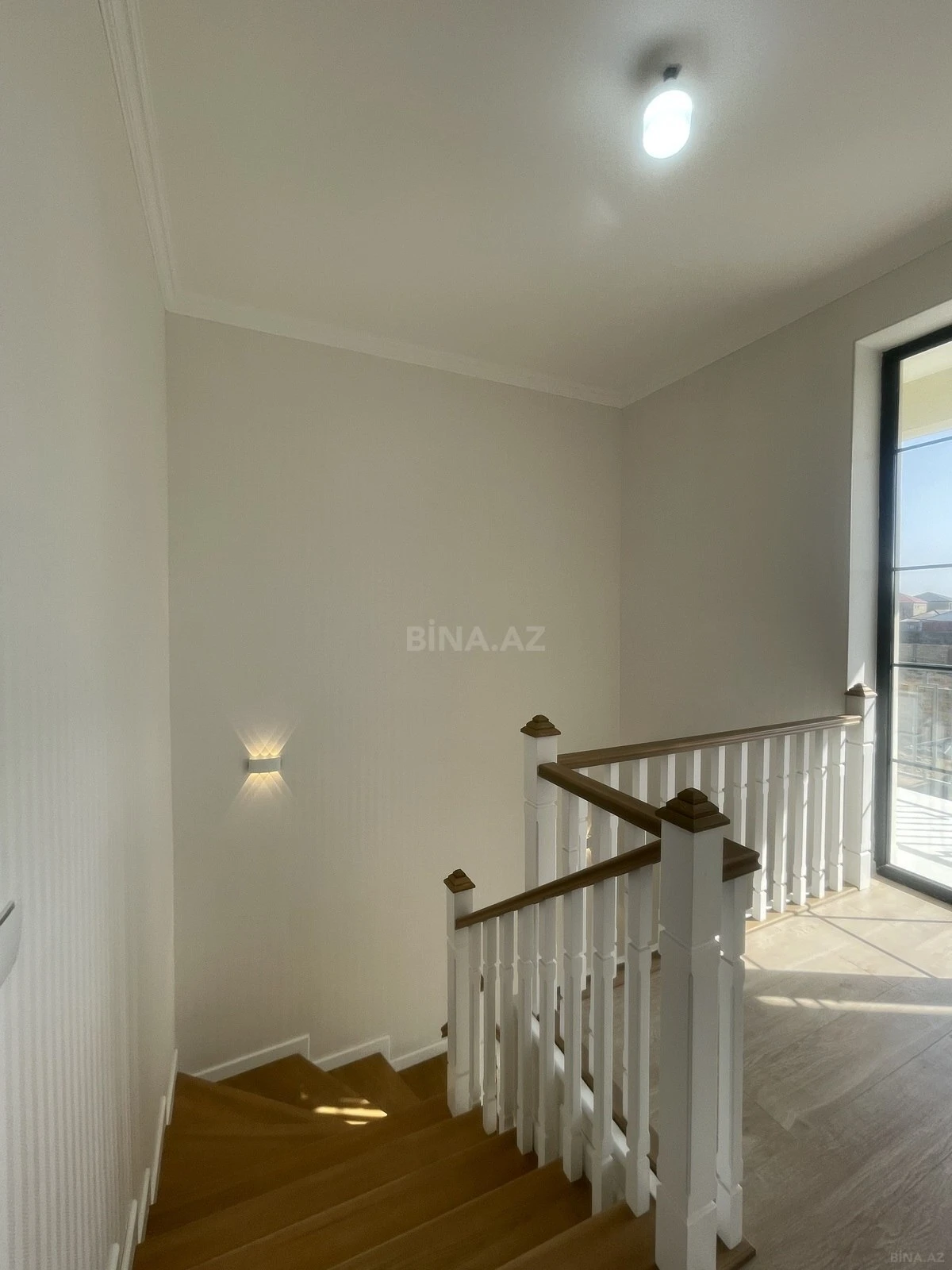 Satılır 5 otaqlı həyət evi 220 m²