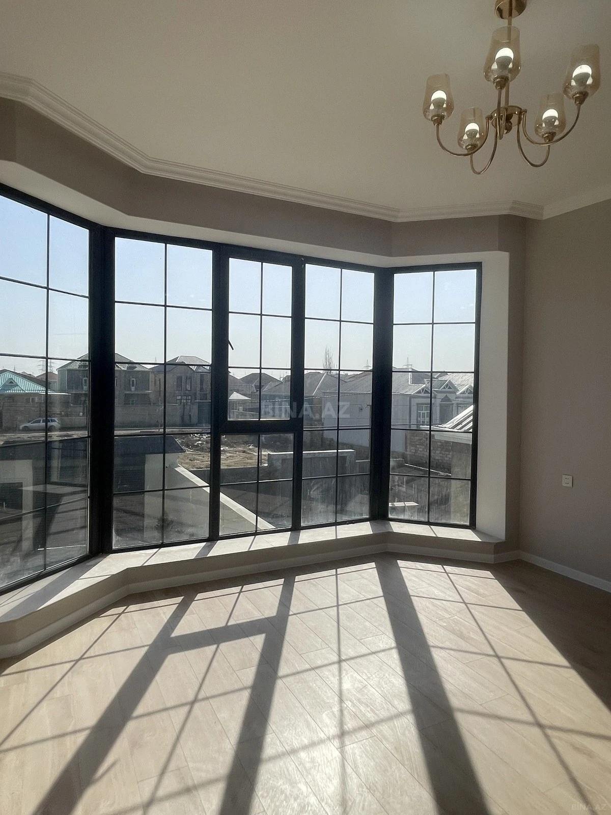 Satılır 5 otaqlı həyət evi 220 m²