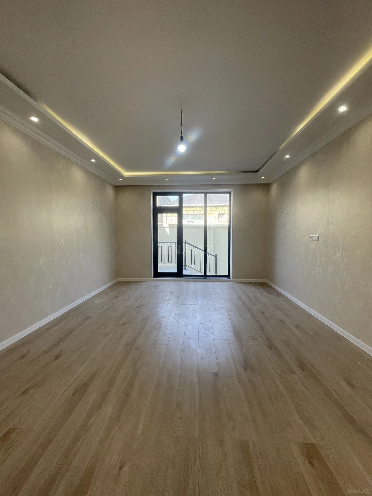 Satılır 5 otaqlı həyət evi 220 m²