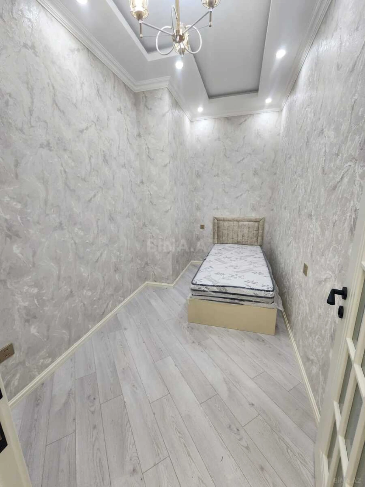 Kirayə verilir 4 otaqlı mənzil 130 m²