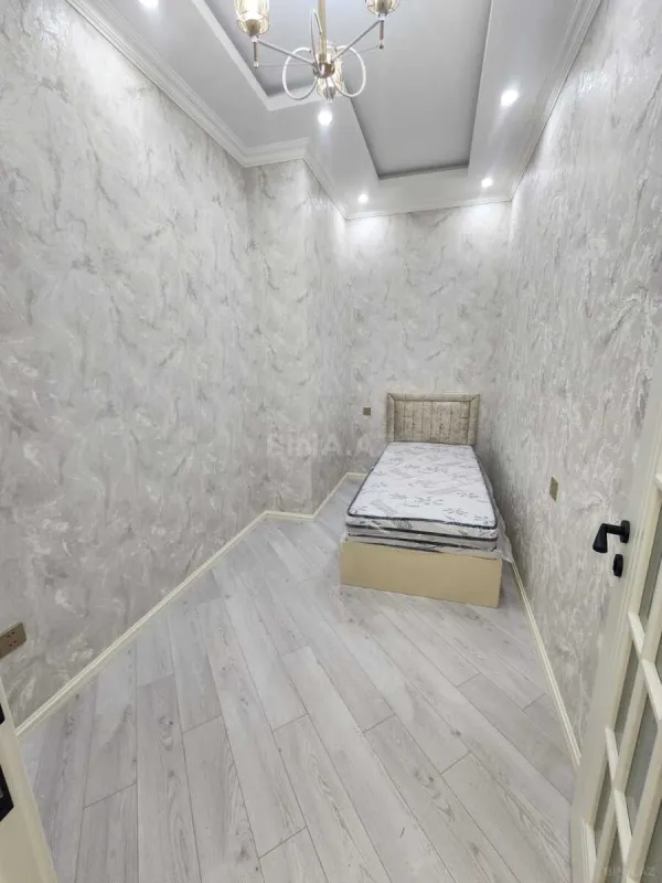 Kirayə verilir 4 otaqlı mənzil 130 m²