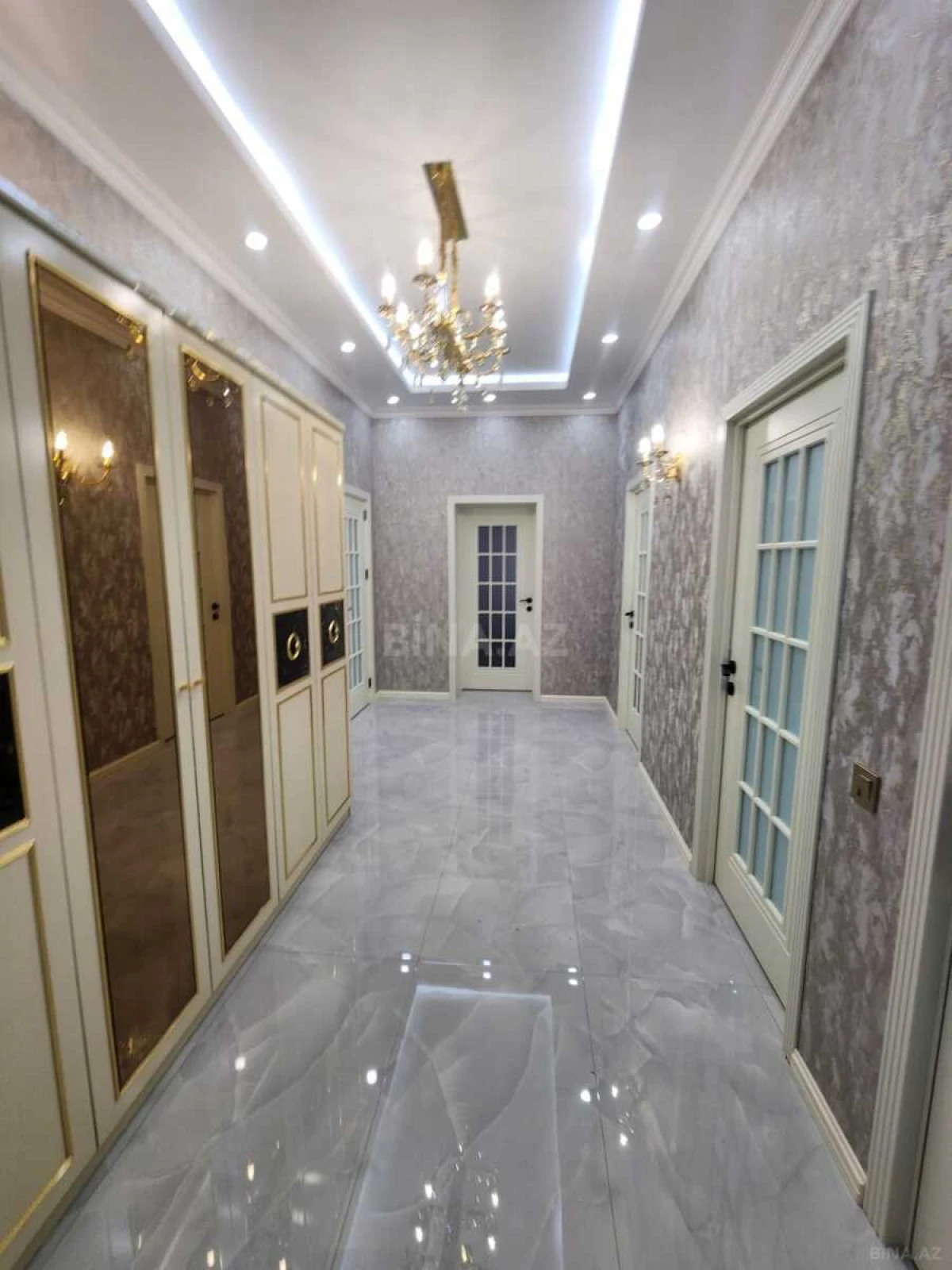 Kirayə verilir 4 otaqlı mənzil 130 m²