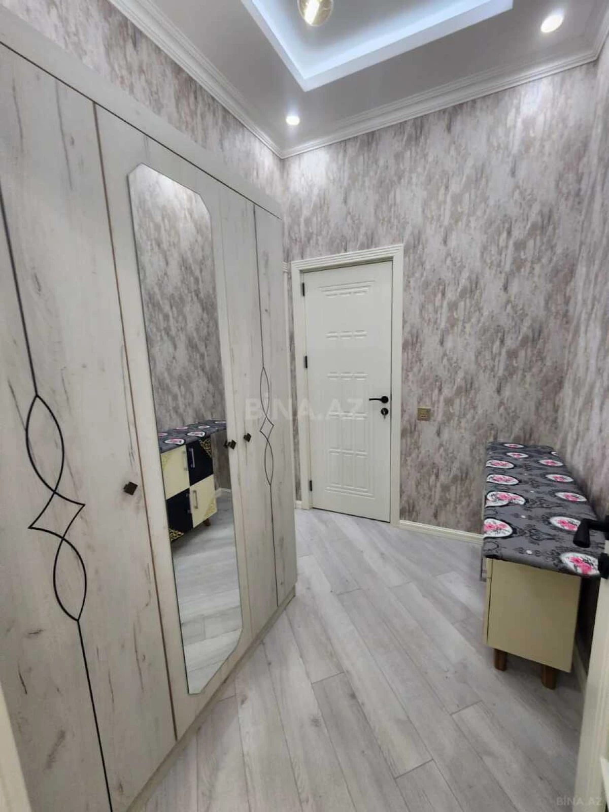 Kirayə verilir 4 otaqlı mənzil 130 m²