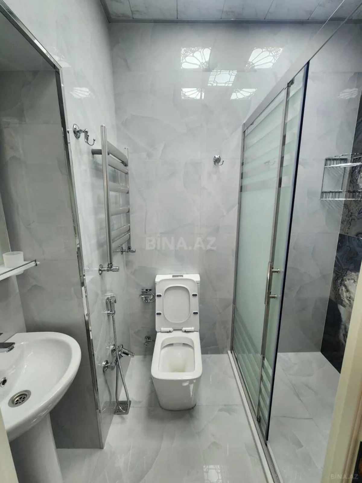 Kirayə verilir 4 otaqlı mənzil 130 m²