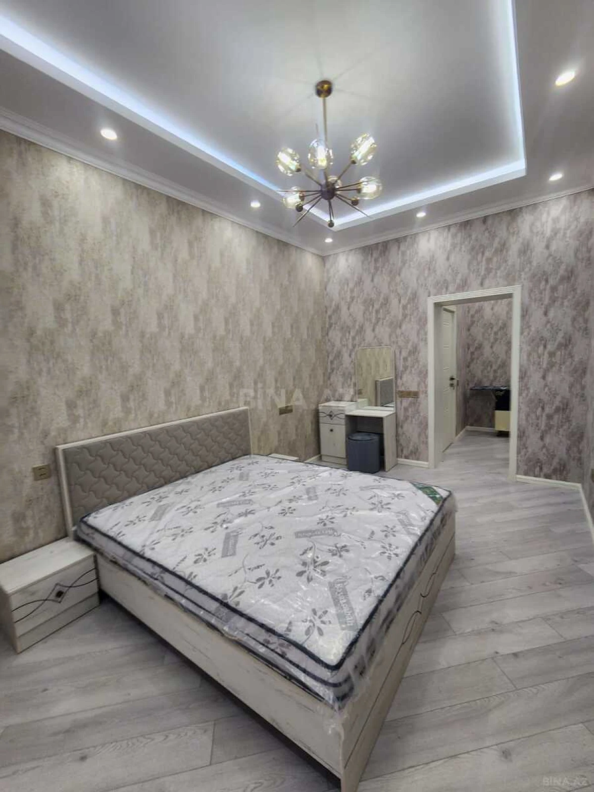 Kirayə verilir 4 otaqlı mənzil 130 m²