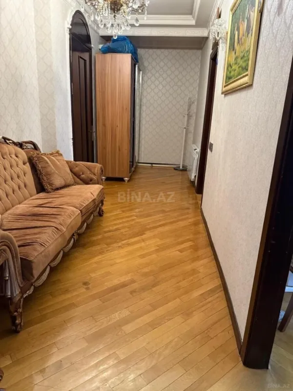 Satılır 3 otaqlı mənzil 105 m²