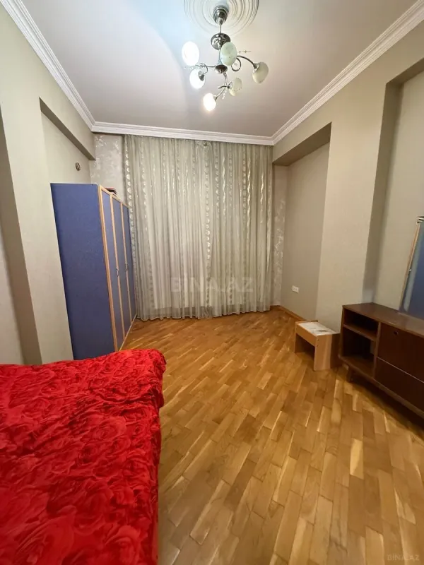Kirayə verilir 3 otaqlı mənzil 120 m²