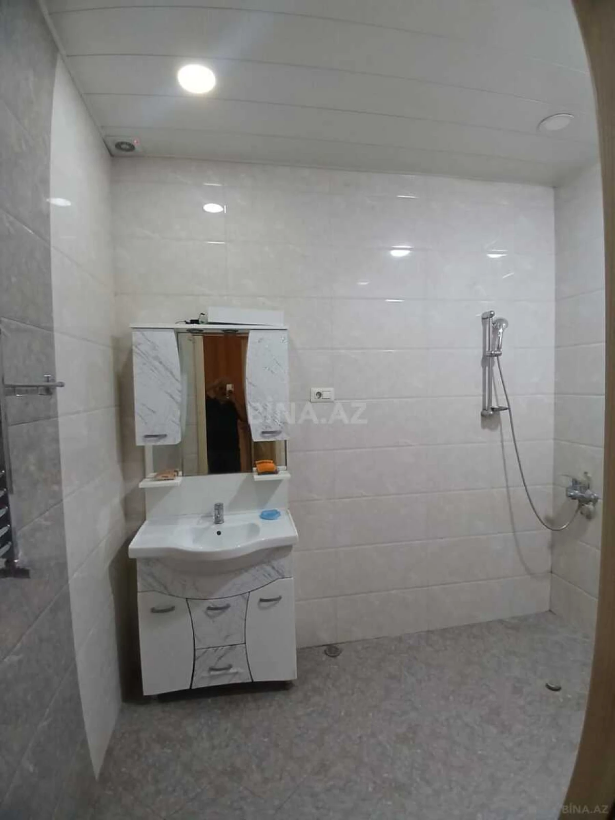 Kirayə verilir 3 otaqlı mənzil 130 m²