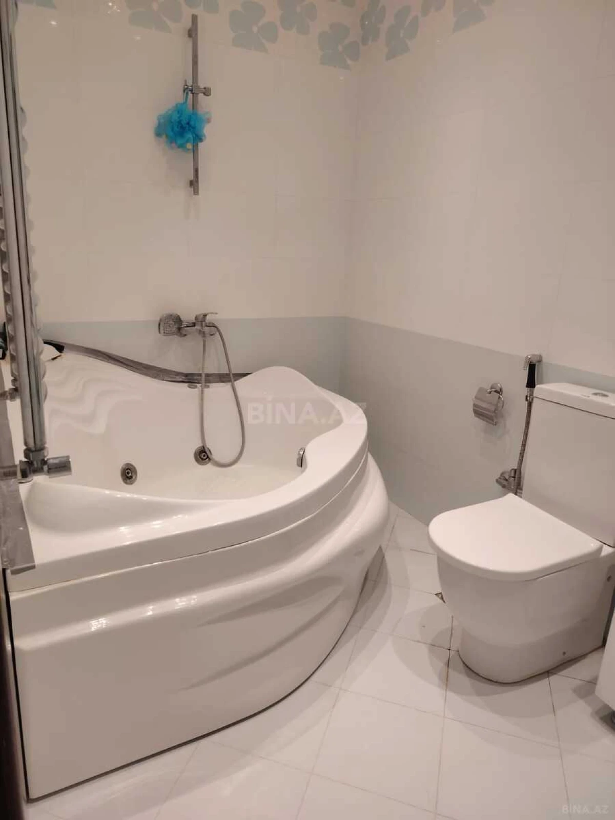 Kirayə verilir 3 otaqlı mənzil 118 m²