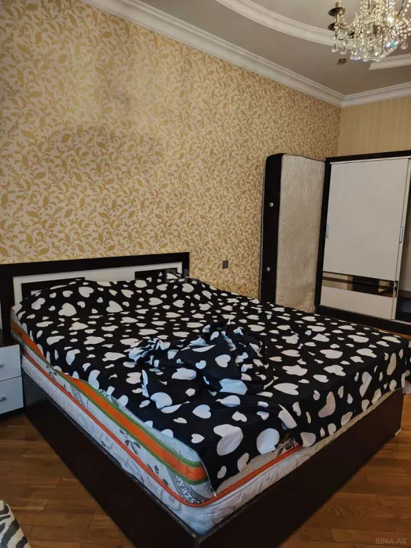 Kirayə verilir 3 otaqlı mənzil 118 m²