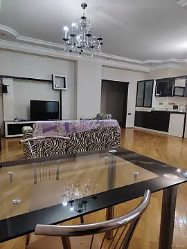 Kirayə verilir 3 otaqlı mənzil 118 m²