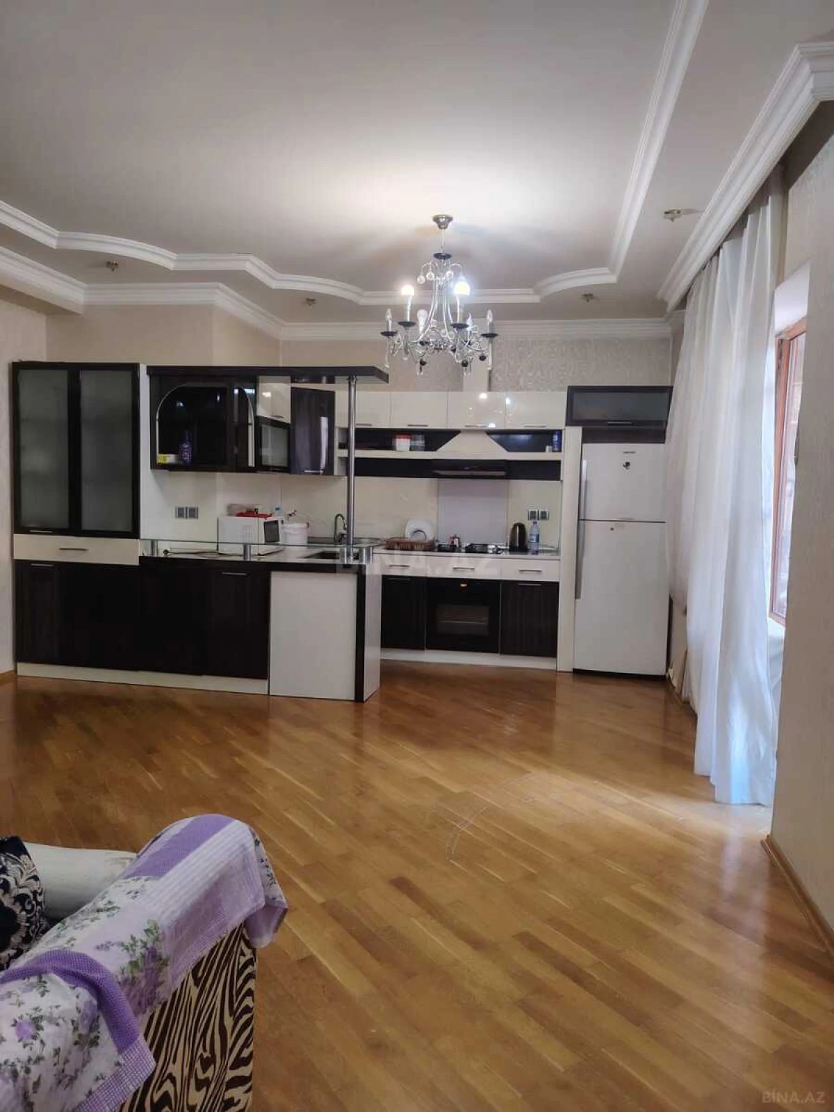 Kirayə verilir 3 otaqlı mənzil 118 m²