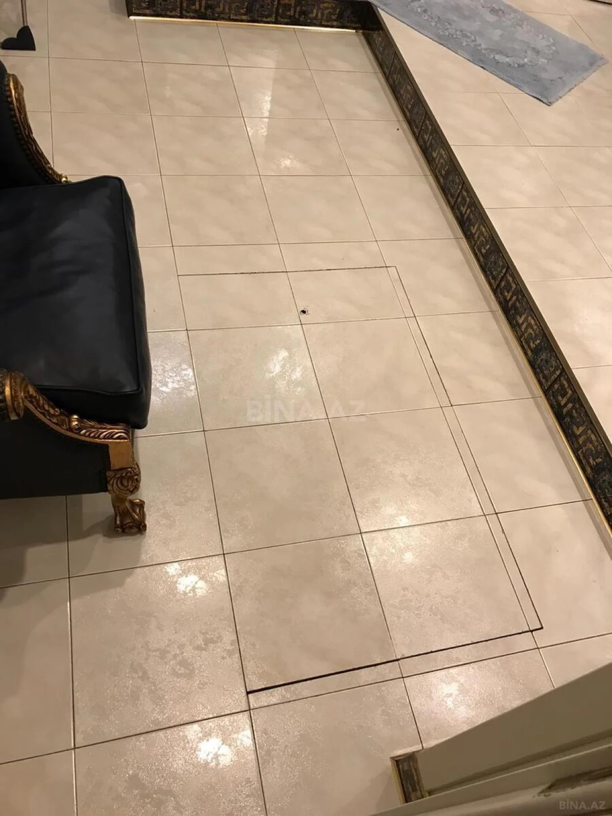 Satılır 6 otaqlı mənzil 290 m²