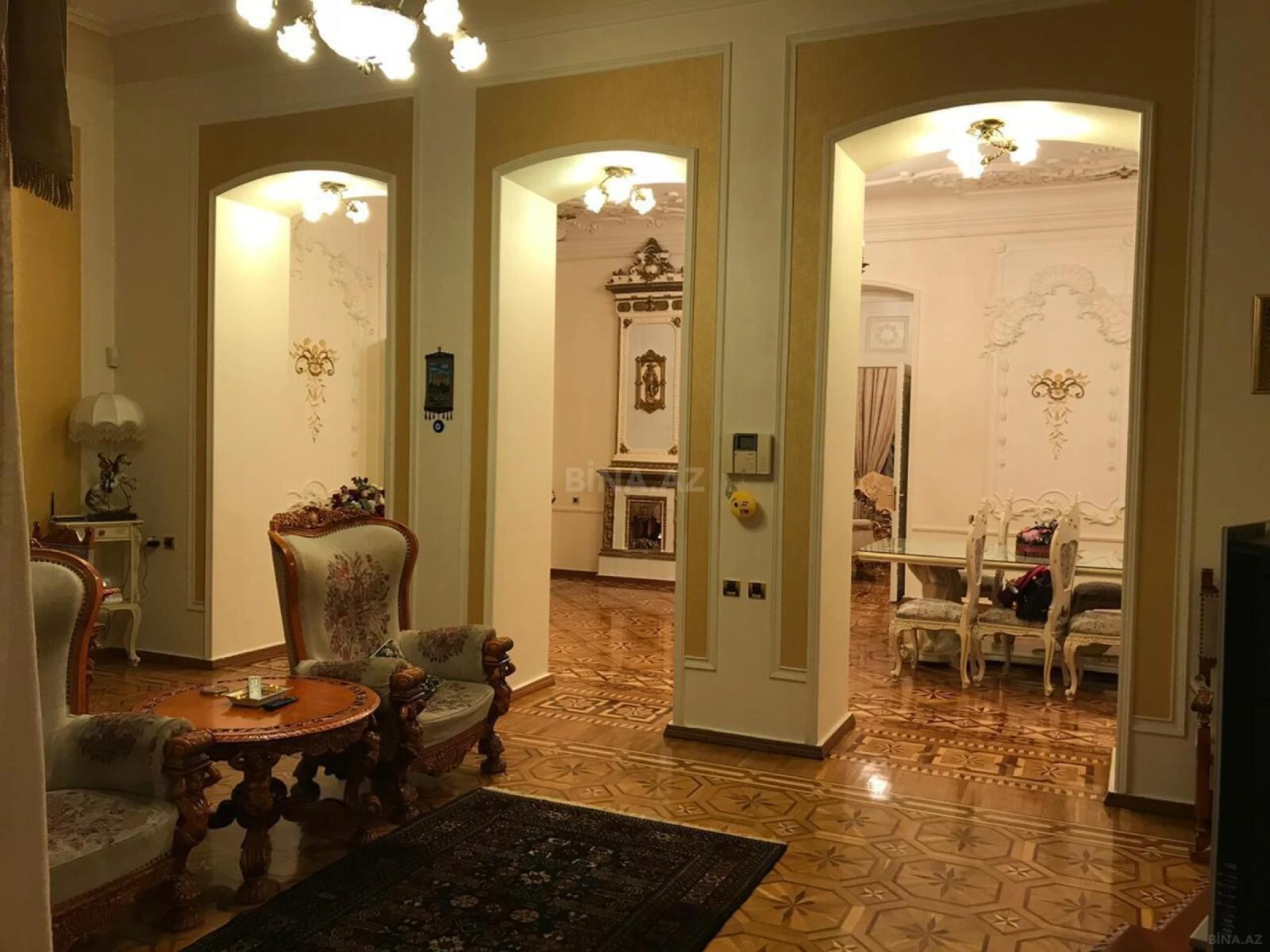 Satılır 6 otaqlı mənzil 290 m²