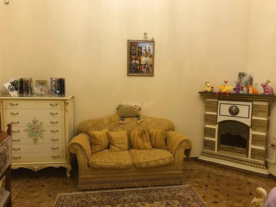 Satılır 6 otaqlı mənzil 290 m²