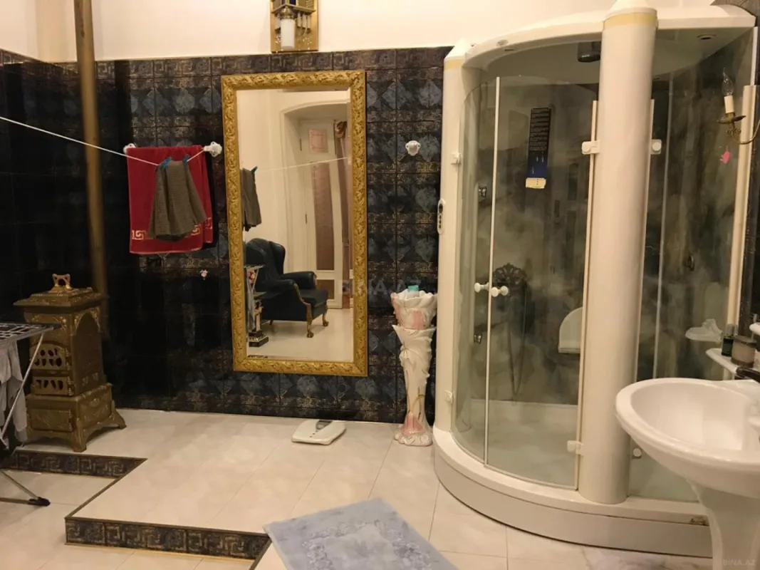 Satılır 6 otaqlı mənzil 290 m²