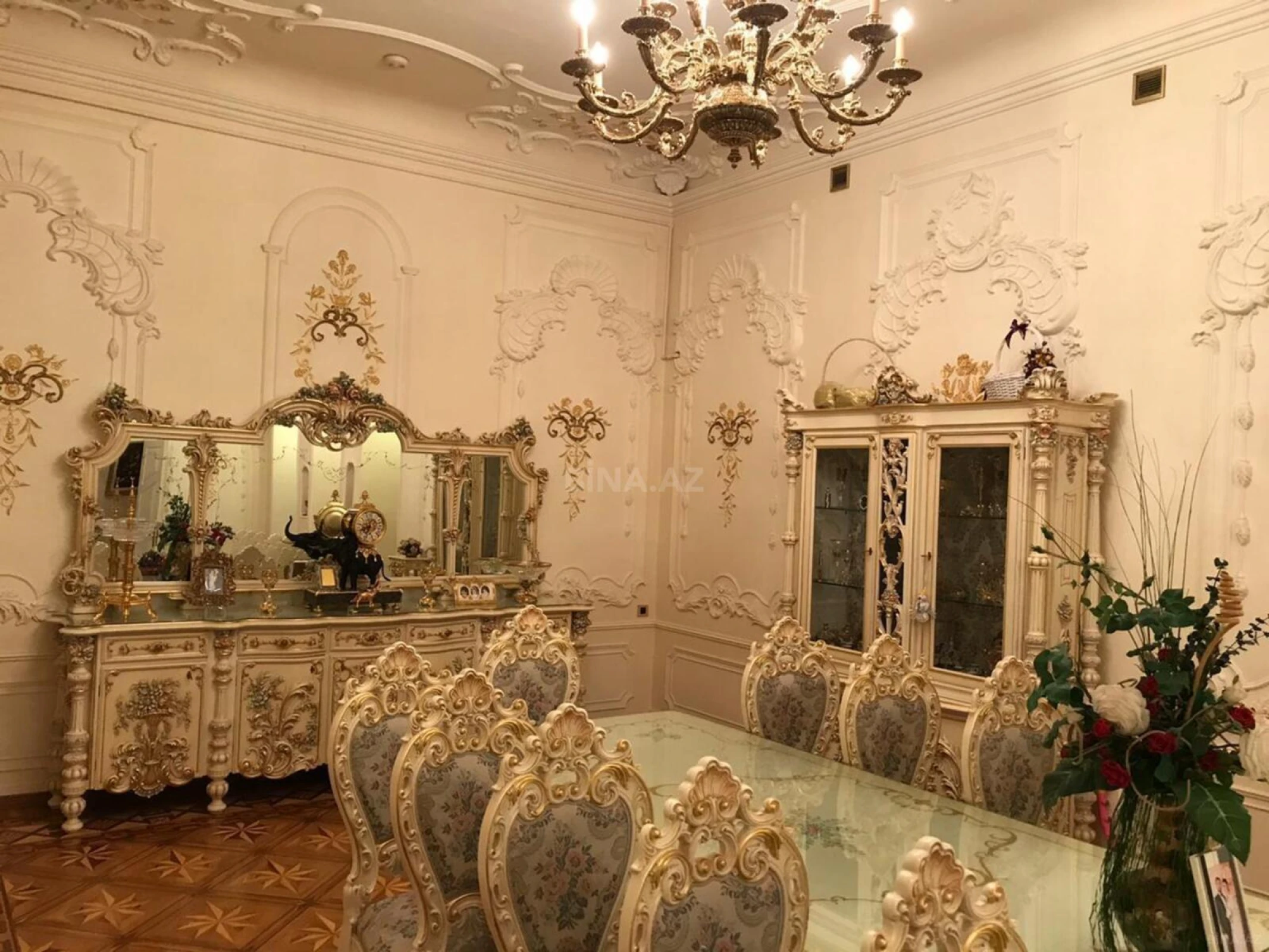 Satılır 6 otaqlı mənzil 290 m²