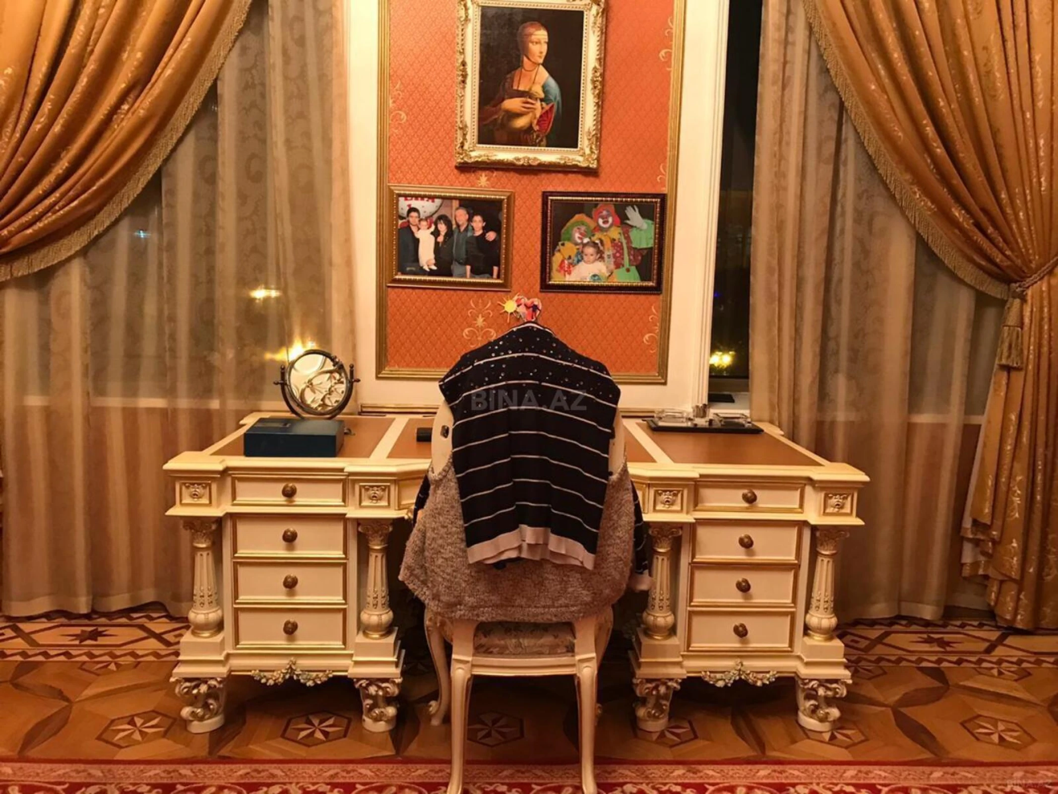 Satılır 6 otaqlı mənzil 290 m²