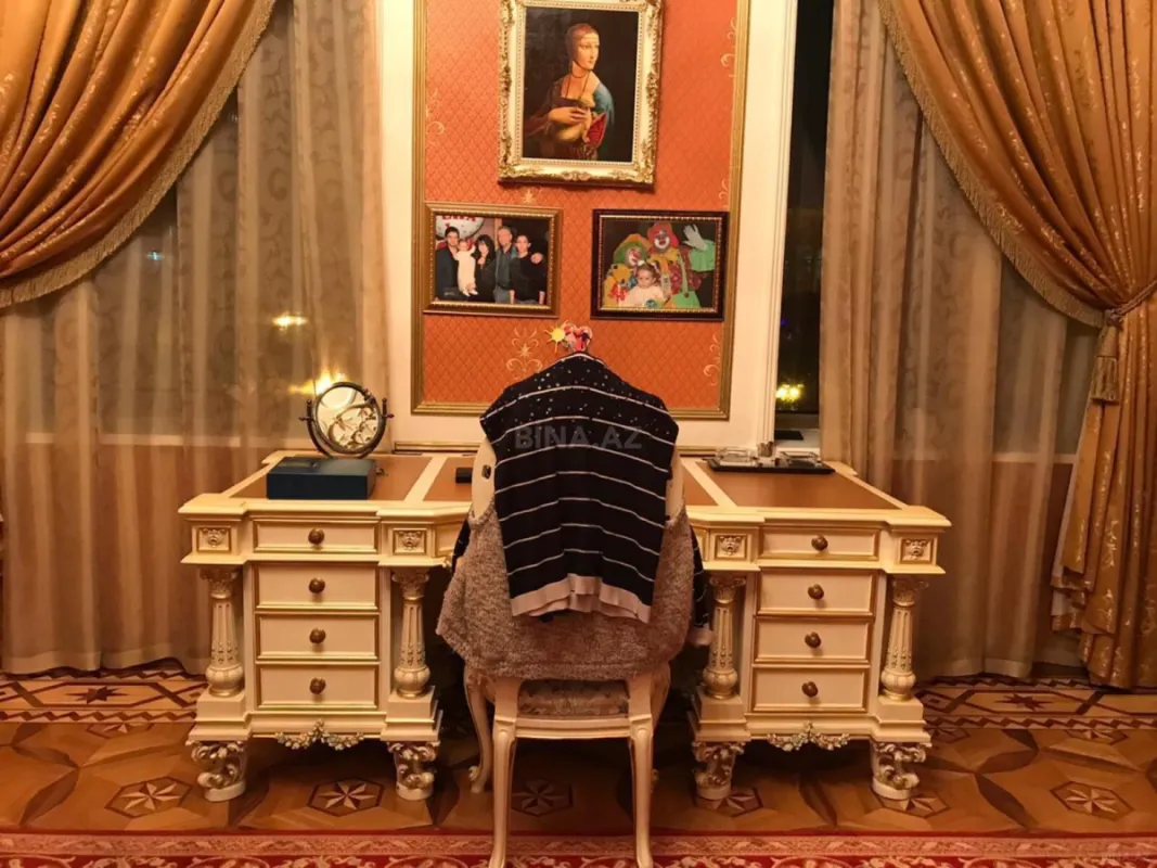 Satılır 6 otaqlı mənzil 290 m²