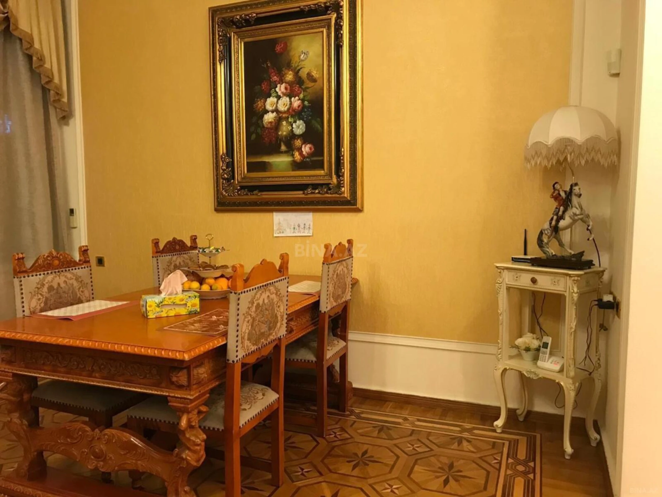 Satılır 6 otaqlı mənzil 290 m²