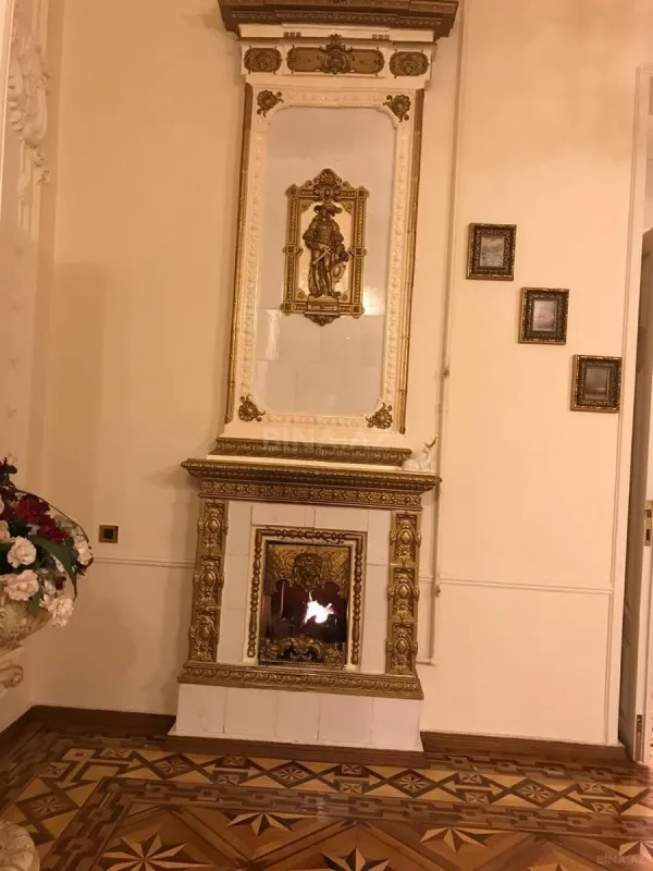 Satılır 6 otaqlı mənzil 290 m²