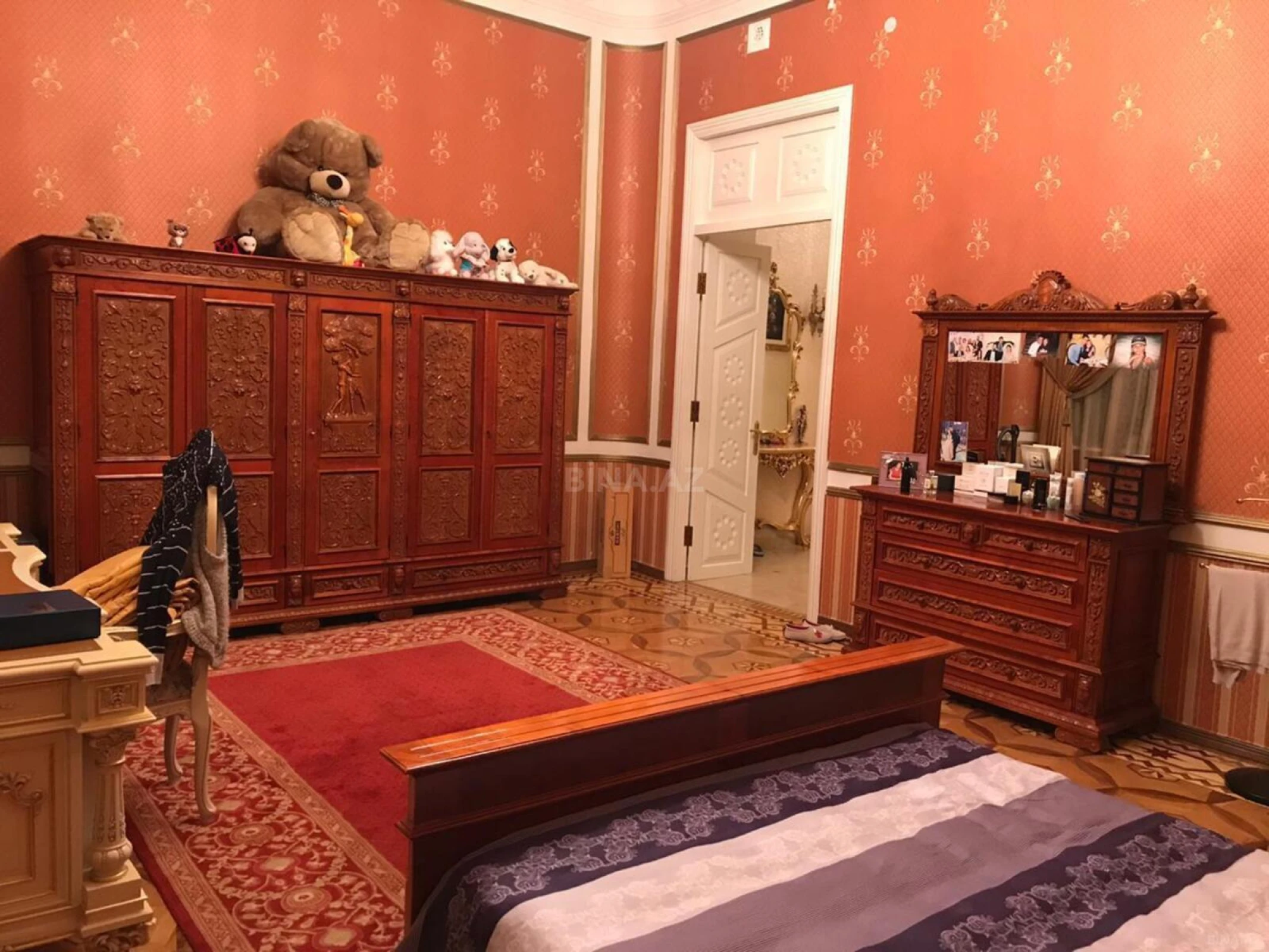 Satılır 6 otaqlı mənzil 290 m²