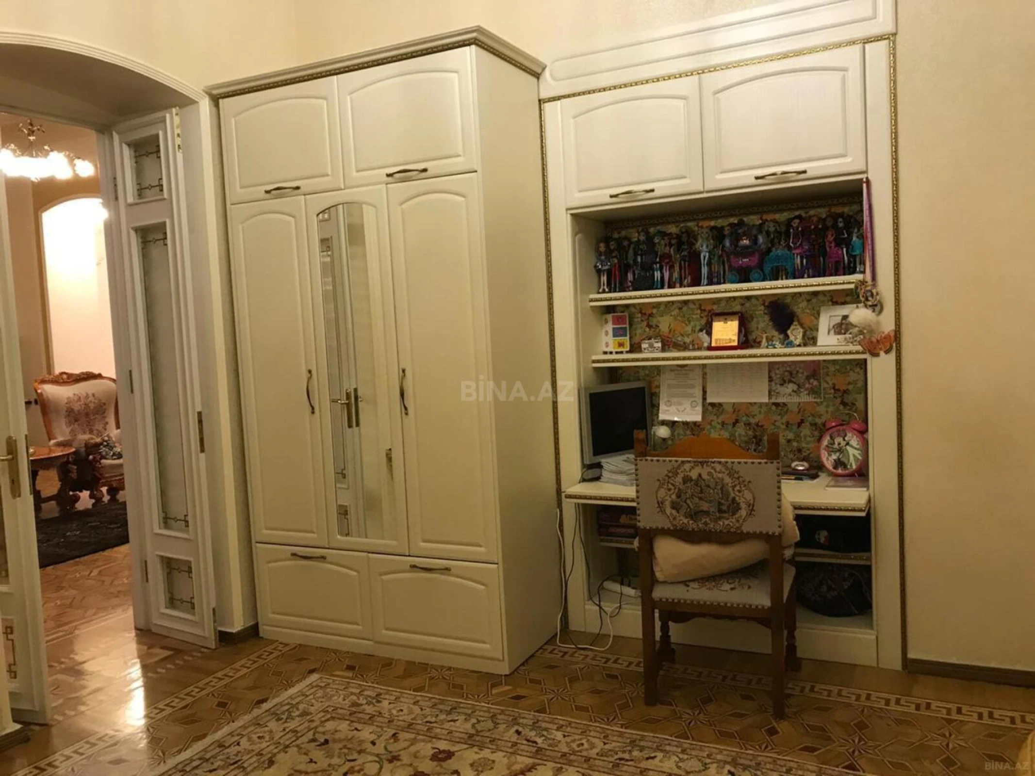 Satılır 6 otaqlı mənzil 290 m²