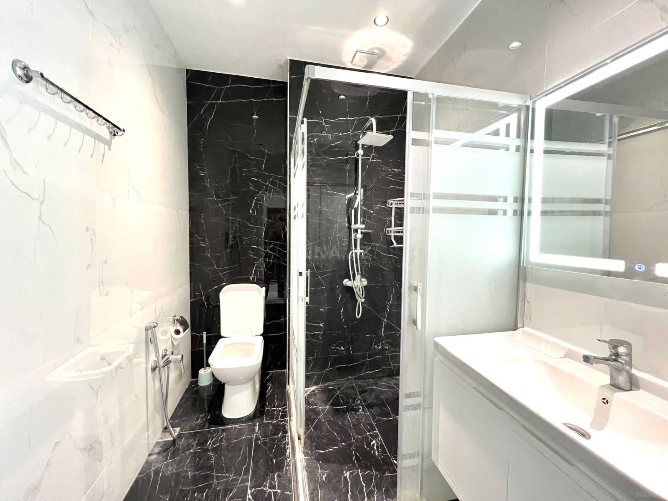 Kirayə verilir 2 otaqlı mənzil 80 m²