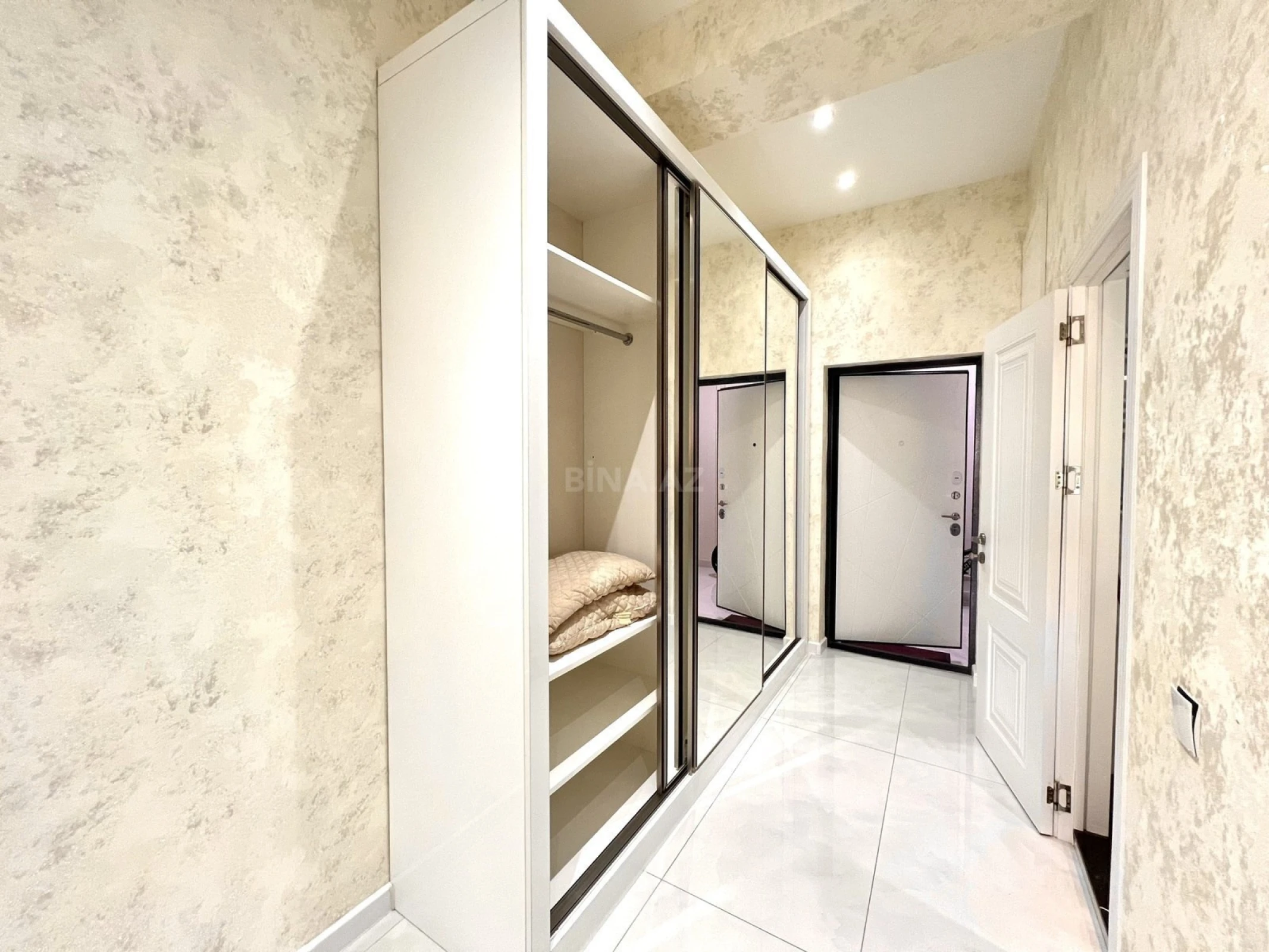 Kirayə verilir 2 otaqlı mənzil 80 m²