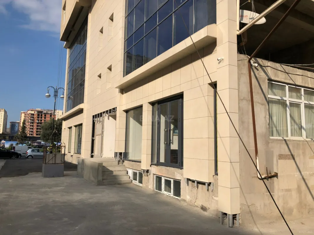 Kirayə verilir obyekt 940 m²