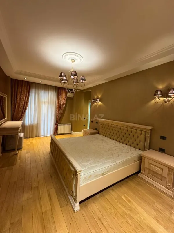 Satılır 4 otaqlı mənzil 200 m²