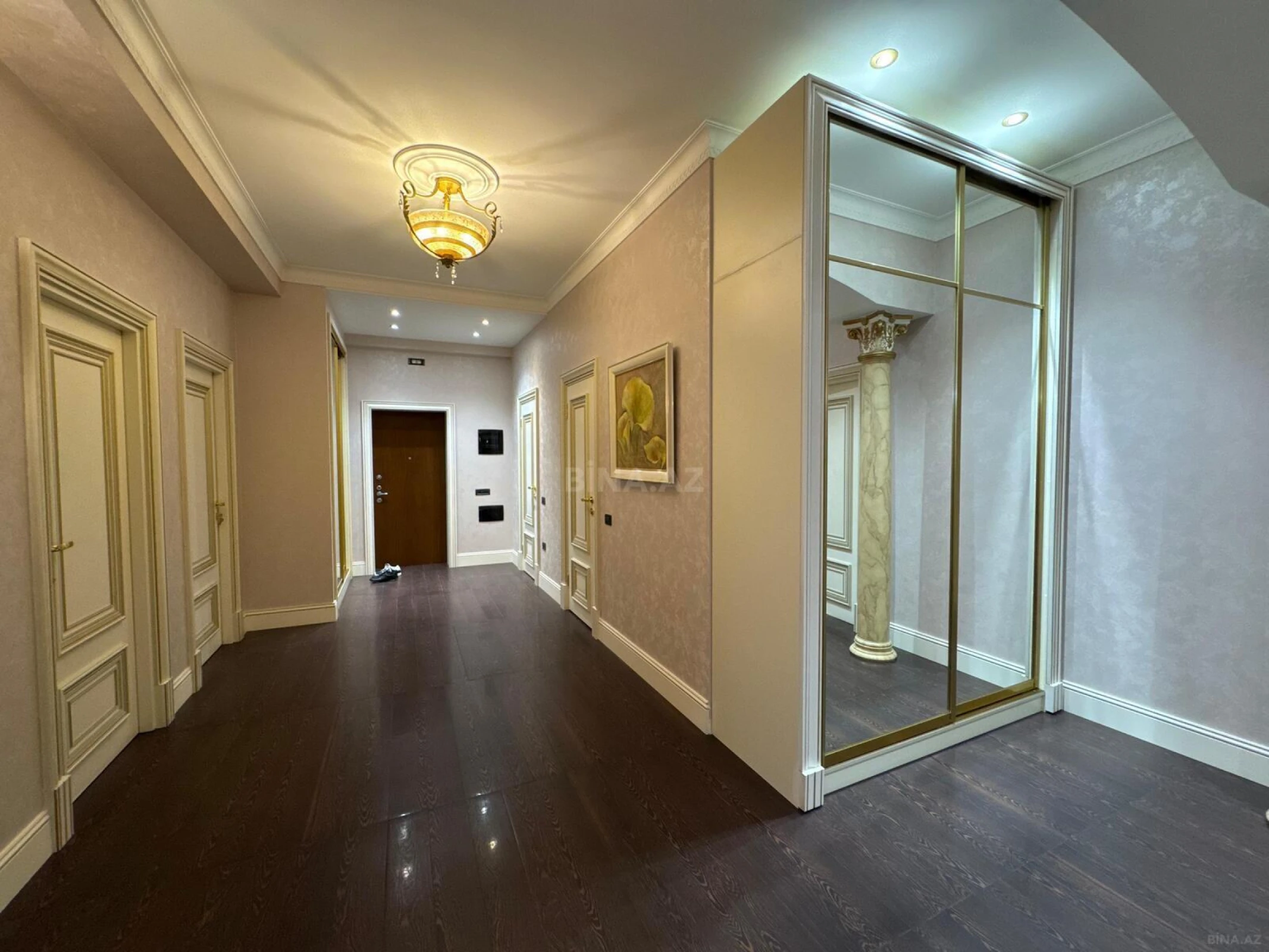 Satılır 4 otaqlı mənzil 200 m²