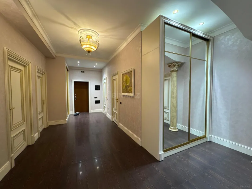 Satılır 4 otaqlı mənzil 200 m²