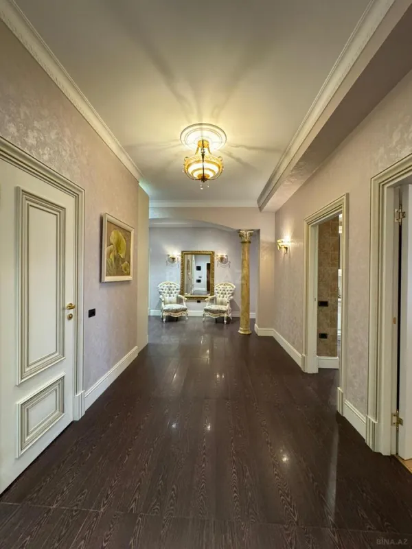 Satılır 4 otaqlı mənzil 200 m²