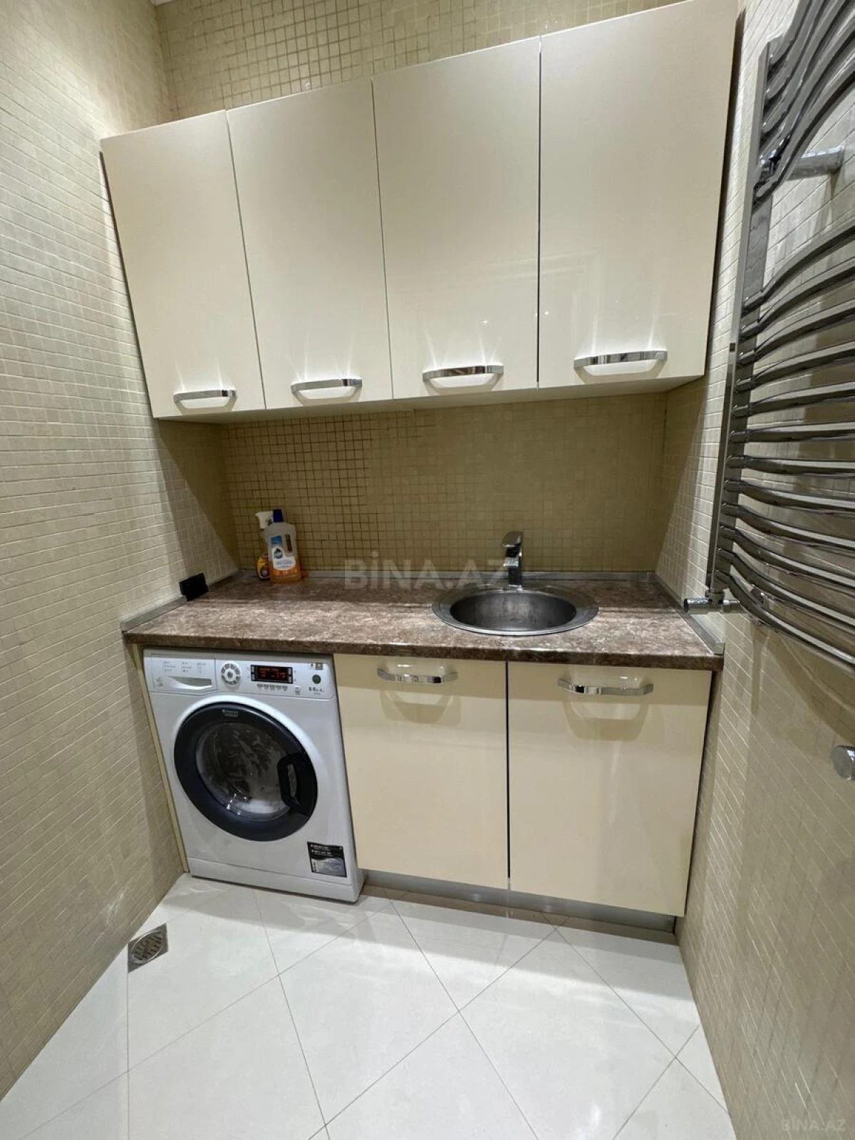 Satılır 4 otaqlı mənzil 200 m²