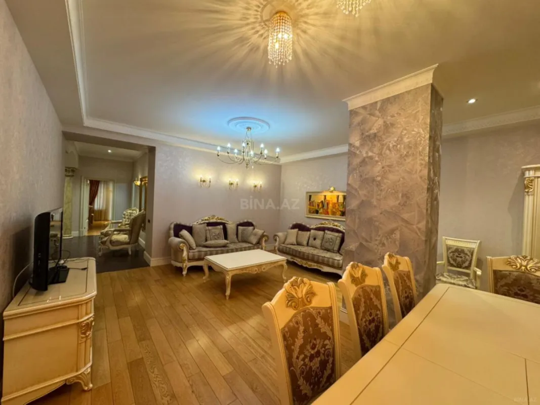 Satılır 4 otaqlı mənzil 200 m²