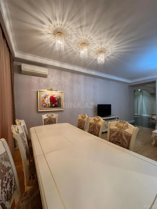 Satılır 4 otaqlı mənzil 200 m²